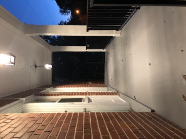 Building Photo - 508 Thomas Rd