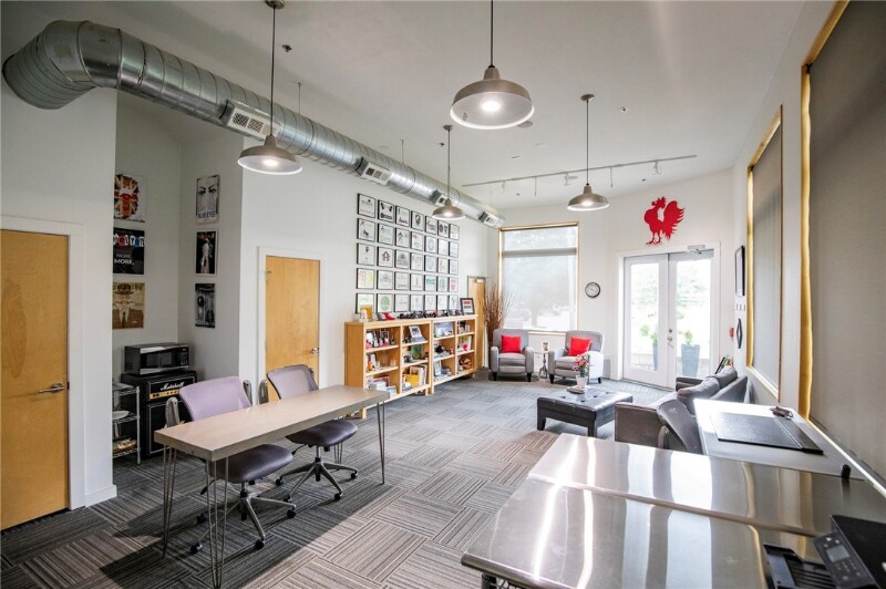 Building Photo - 390 W 5th St