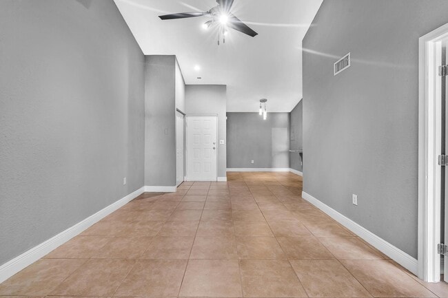 Building Photo - 2803 N Oakland Forest Dr