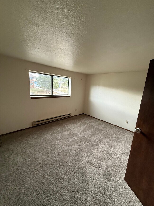 Building Photo - 1730 Raven Cir