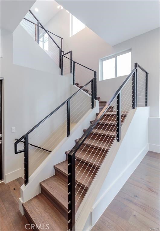 Building Photo - 716 N Juanita Ave