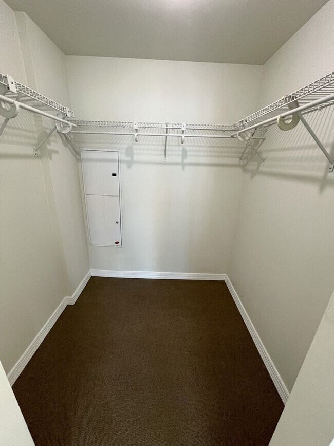 Building Photo - 185 SW 7th St