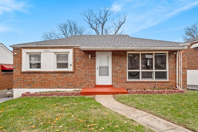 Building Photo - Single Family 3 bedroom 1 Bath w/ Finished...