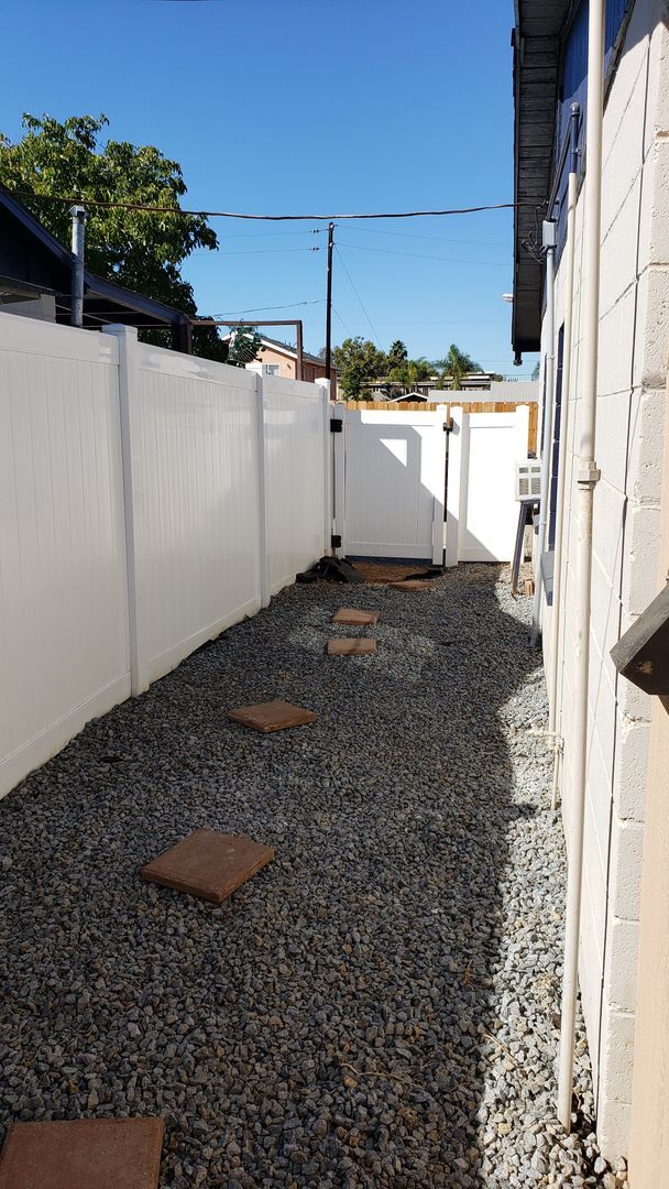 Building Photo - E Washington Ave Triplex