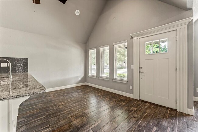 Building Photo - 3205 SW Riverstone Ave