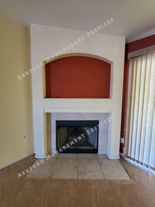 Building Photo - PINNACLE HILL RENTAL WITH MTN VIEWS, FIREP...