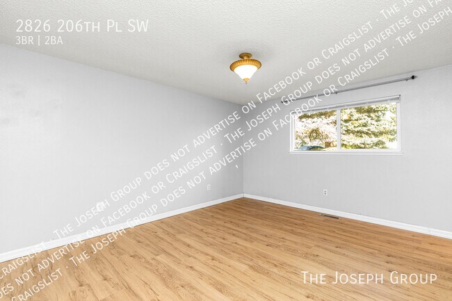 Building Photo - 2826 206th Pl SW