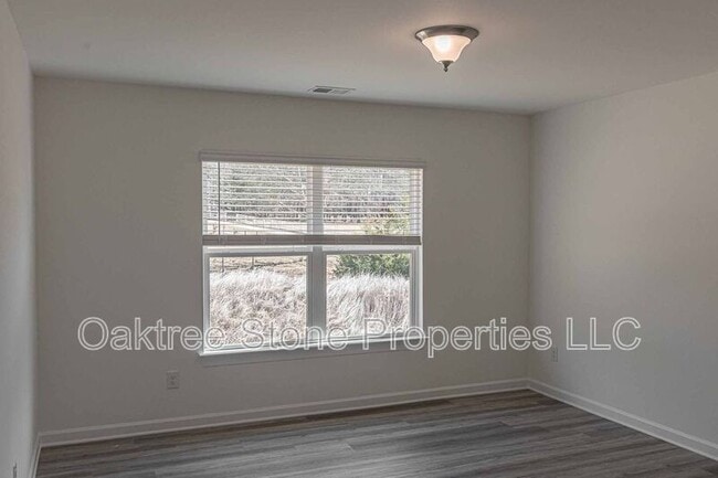 Building Photo - 3378 Skyland Dr