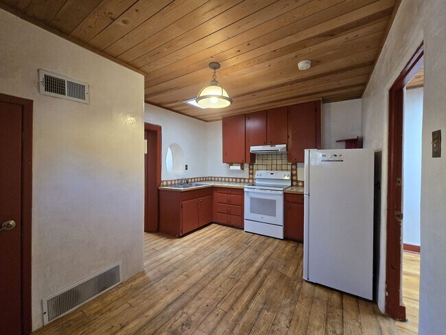 Building Photo - 631 Don Felix St