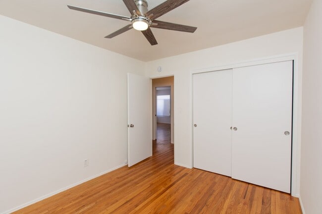 Building Photo - Spacious 2 bedroom / 1 bath home in Pacific Beach / Crown Point!