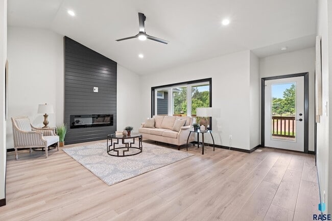 Building Photo - 1107 S Foss Ave