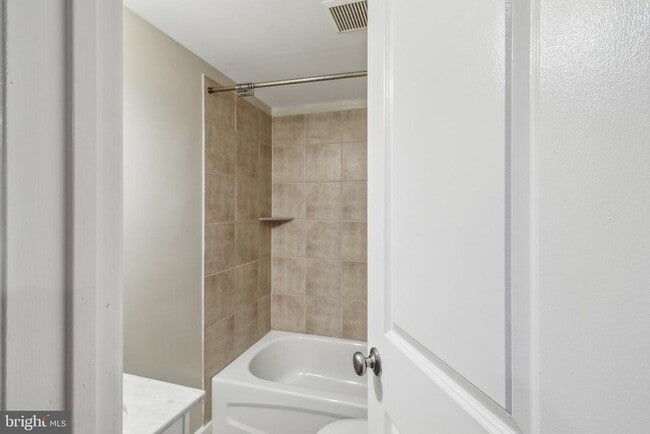Building Photo - 723 Longfellow St NW