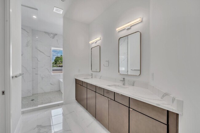 Building Photo - New Construction- walk to Park Avenue