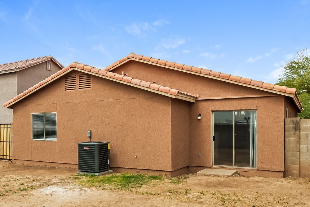 Building Photo - 3213 S 63rd Ln