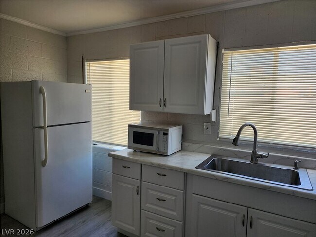 Building Photo - 4624 Evergreen Pl