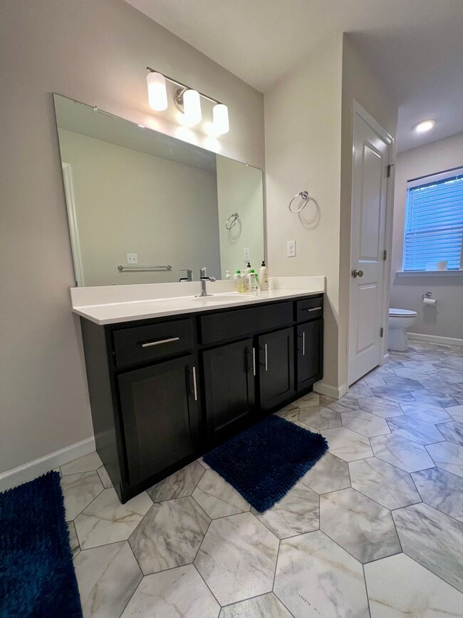 Building Photo - Luxurious 3-Bedroom Townhome in Norristown! Available mid-July!