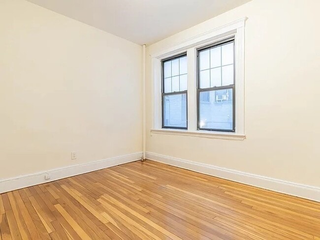 Building Photo - 25 Mt Hood Rd