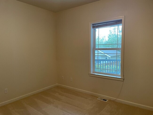 Building Photo - Lovely Home in Holmes Harbor with a Short Term Lease!