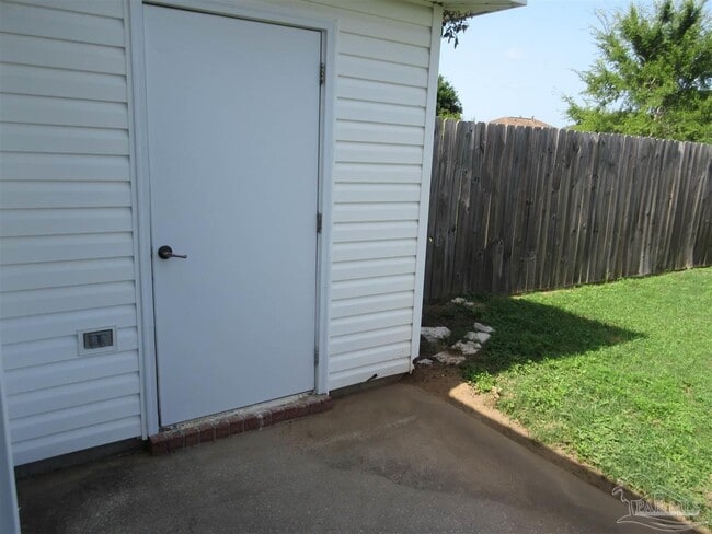 Building Photo - 301 Loveland Cir