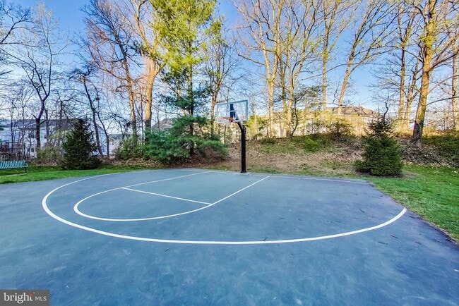 Building Photo - 307 Yoakum Pkwy