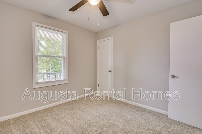 Building Photo - 208 Foxdale Dr