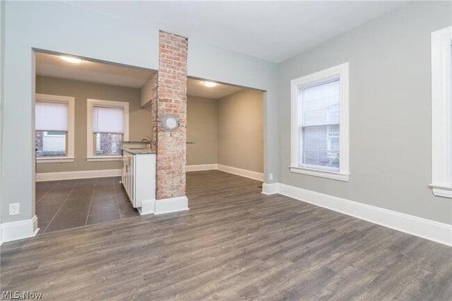 Building Photo - 1387 W 69th St