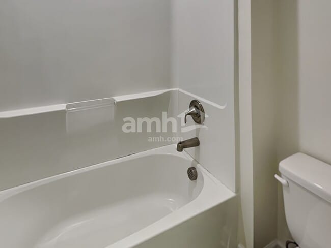 Building Photo - 326 Pine Terrace Dr