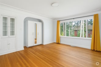 Building Photo - 710 Prospect Ave N