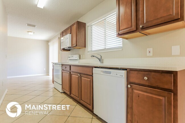 Building Photo - 22225 Seaton Ave