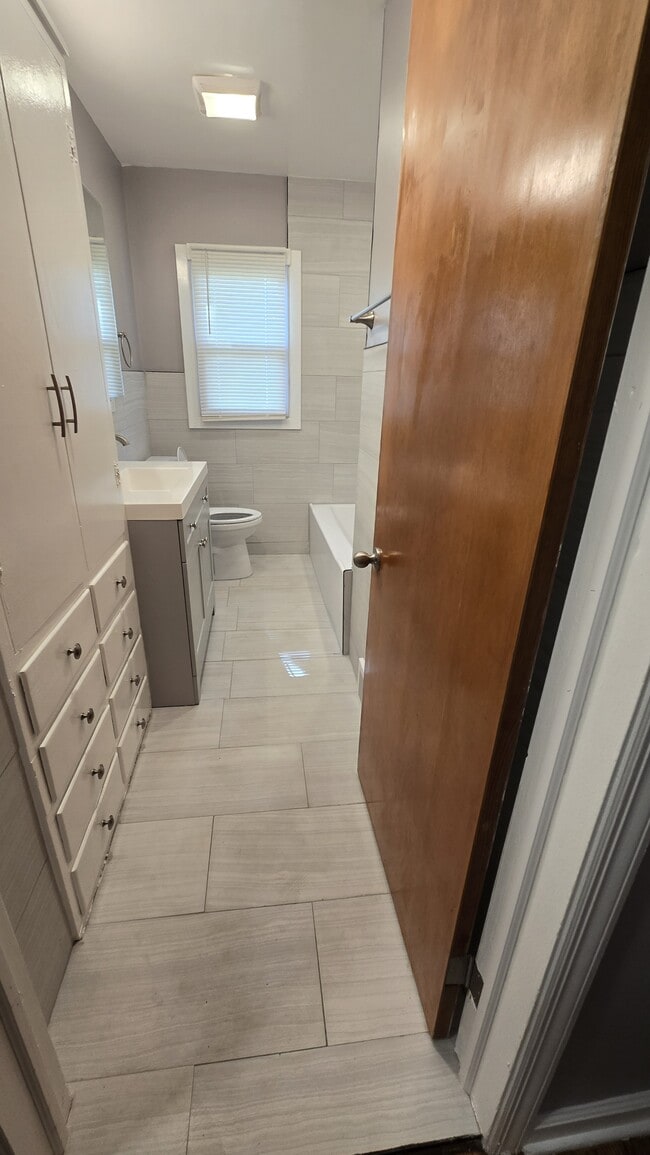 Building Photo - 3109 Beecher Rd