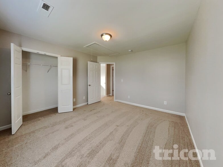 Building Photo - 2901 Quail Oak Dr