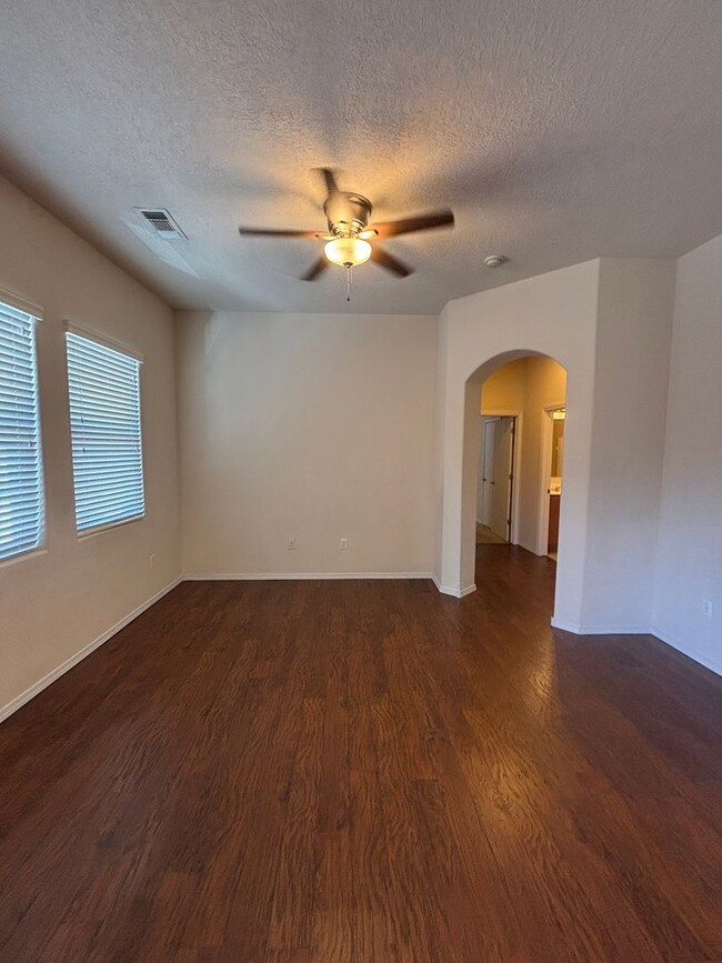 Building Photo - 2 BEDROOM, 2 BATH CONDO w/GARAGE AVAILABLE...