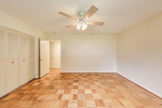 Building Photo - Spacious Parkside Condo with All Utilities...