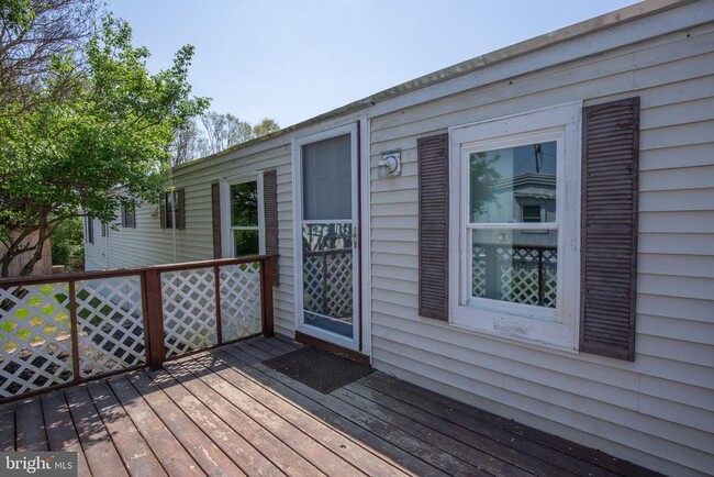 Building Photo - 126 Fabric Dr