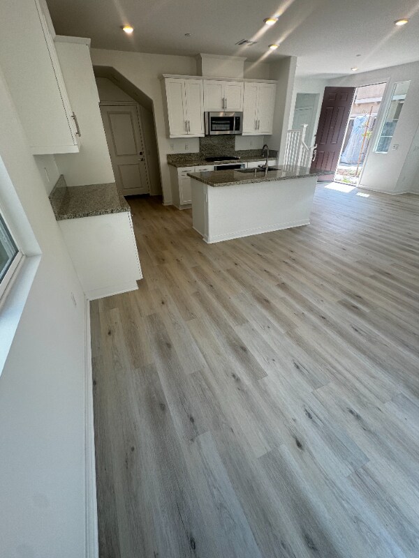 Building Photo - 16185 Lozano St