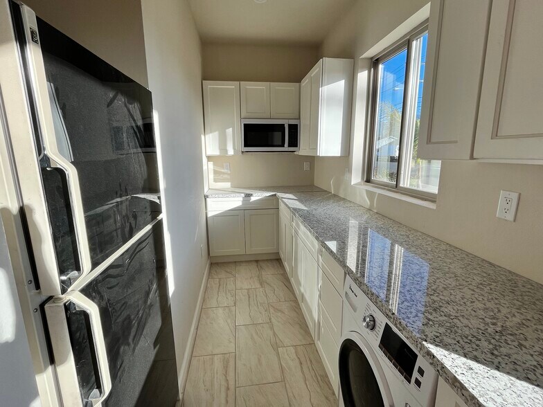 Building Photo - 5209 Olive Dr