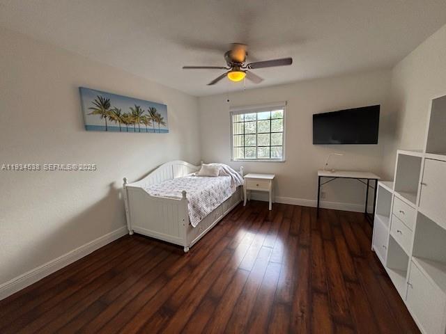 Building Photo - 712 Tulip Cir