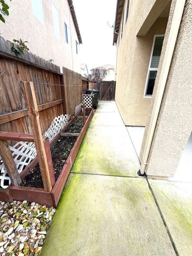 Building Photo - Spacious 5BR + Loft in Hamptons Village – Studio Suite, New HVAC, EV Charging