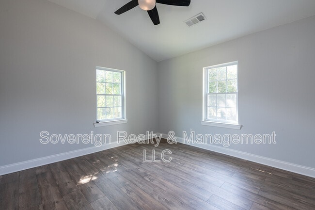 Building Photo - 331 Camilla Cir SW