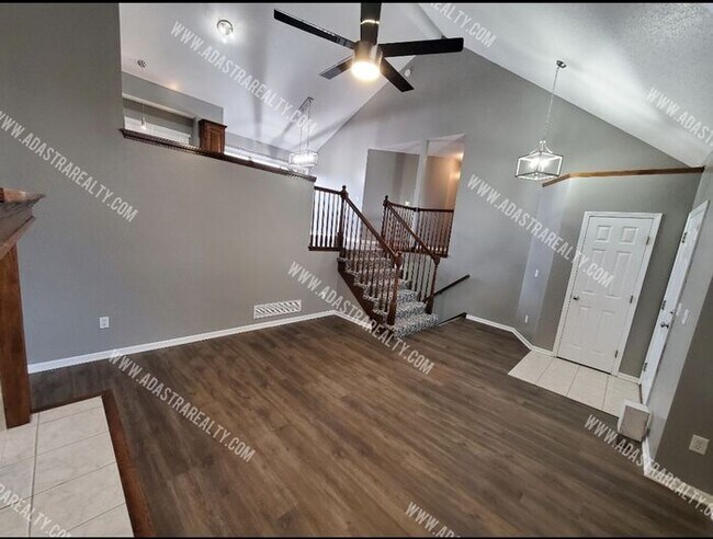 Building Photo - Gorgeous Olathe Home in South Hampton Subdivision-Available in SEPTEMBER!!