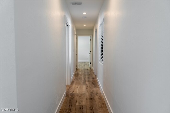 Building Photo - 14562 Riverside Dr
