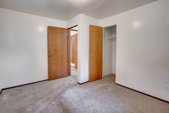 Building Photo - Edmonds 3 Bedroom, 1 Bathroom Mid-Century ...