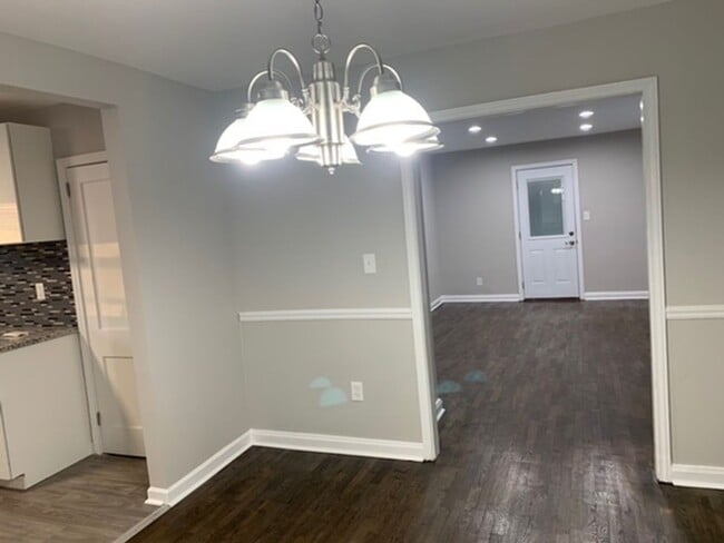 Building Photo - Beautiful two bedroom one bath near Campbellton and 166
