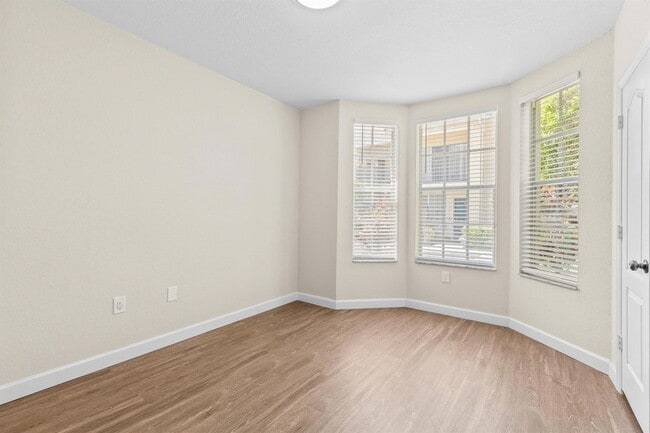 Building Photo - 1609 Belmont Pl