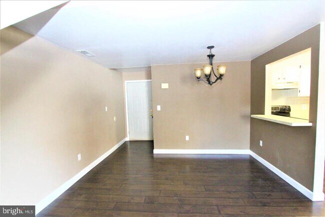 Building Photo - 604 Ravens Crest Dr