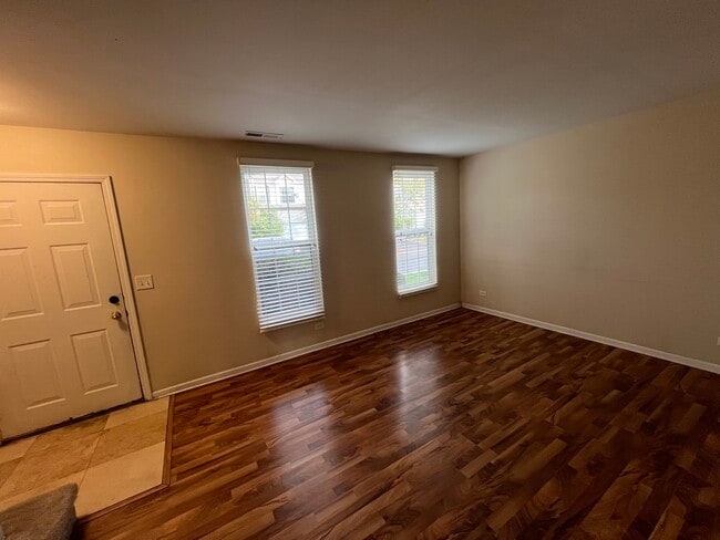 Building Photo - 1645 Victoria Park Cir