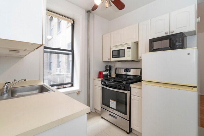 Building Photo - 306-318 East 96th Street-SI ID1032044P