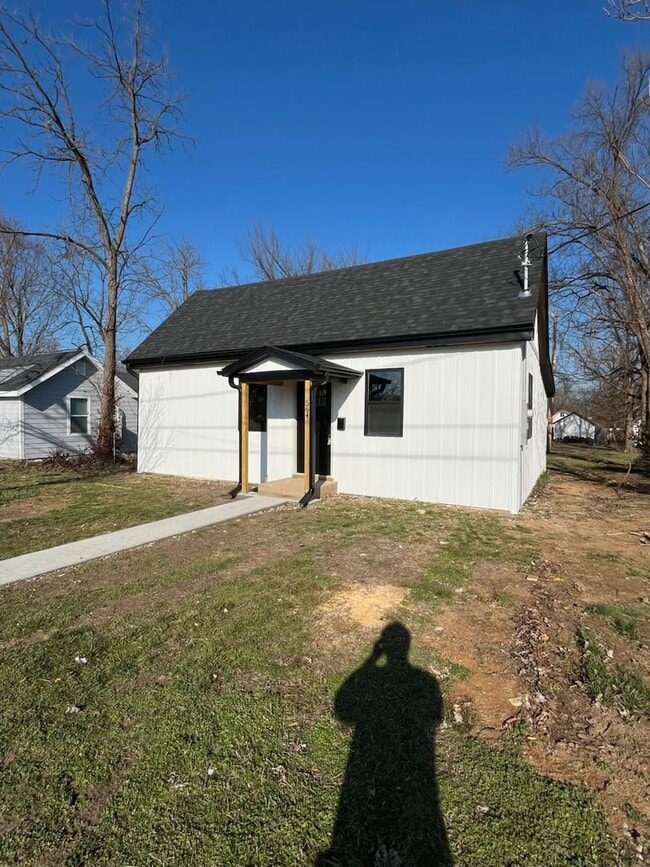 Building Photo - 2+ BEDROOM 1 BATHROOM HOUSE FOR RENT