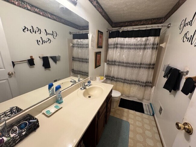 Building Photo - 8310 Chestnut Farm Ln