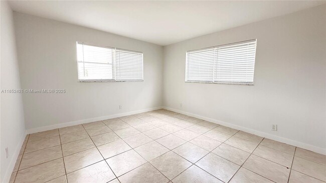 Building Photo - 8040 N Colony Cir